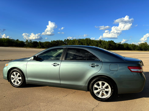 Used 2011 Toyota Camry LE image 7