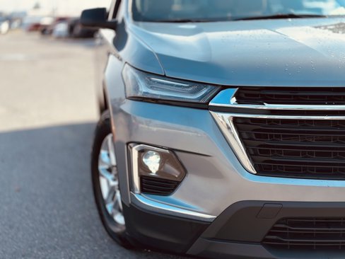 Used 2023 Chevrolet Traverse LS image 6