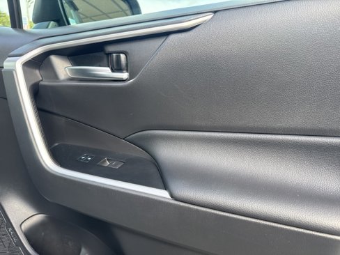 Used 2022 Toyota RAV4 XLE image 15