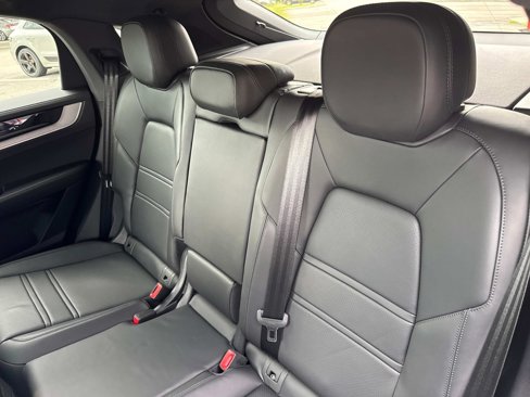 Certified 2025 Porsche Cayenne Coupe image 15