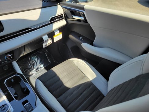 New 2025 Mitsubishi Outlander SE image 15