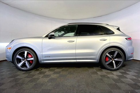 New 2026 Porsche Cayenne GTS image 2