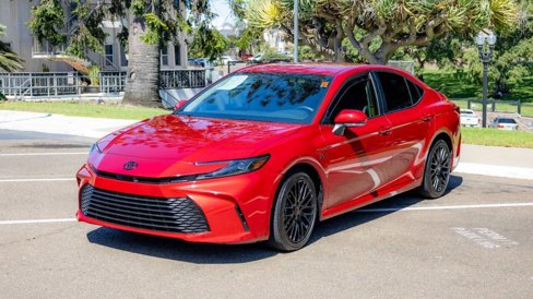 Used 2025 Toyota Camry LE image 3