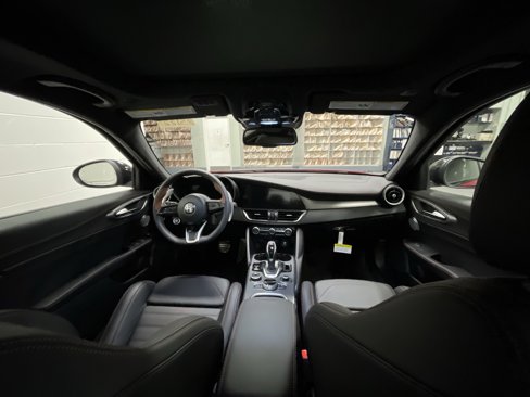 New 2025 Alfa Romeo Giulia AWD w/ Driving Assist Package image 17