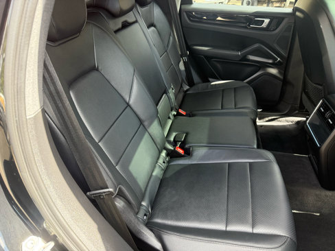 Used 2023 Porsche Cayenne image 13