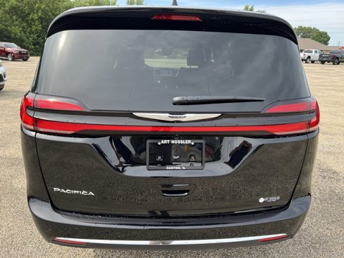 New 2026 Chrysler Pacifica Select image 4