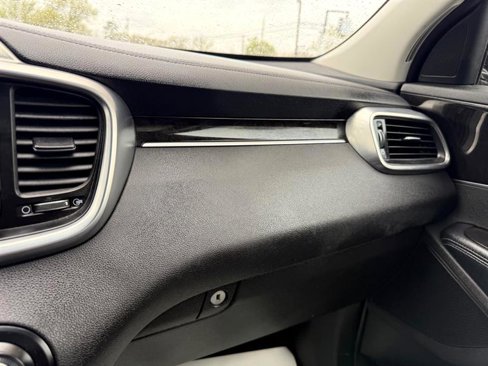 Used 2017 Kia Sorento EX image 38