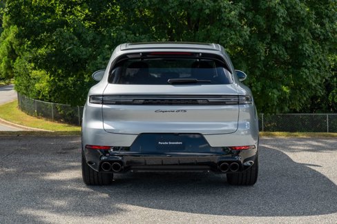 Certified 2025 Porsche Cayenne GTS image 6