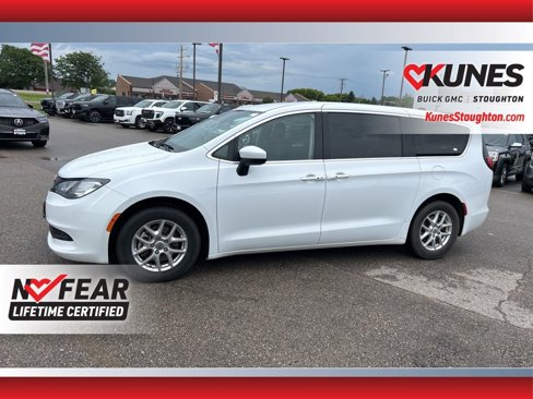 Used 2023 Chrysler Voyager LX image 8