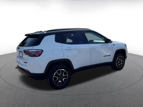 Used 2025 Jeep Compass Trailhawk image 14
