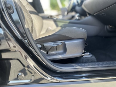 Used 2022 Toyota C-HR XLE image 25