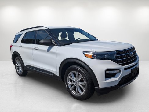 Used 2020 Ford Explorer XLT w/ Equipment Group 202A image 3