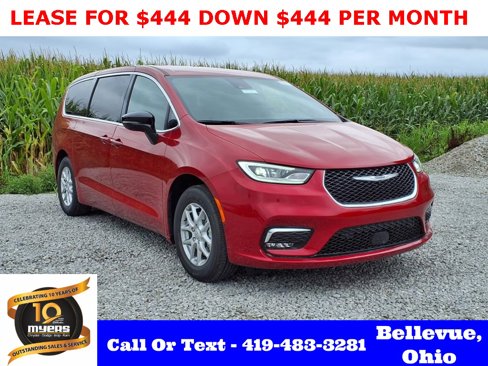 New 2026 Chrysler Pacifica Select image 1
