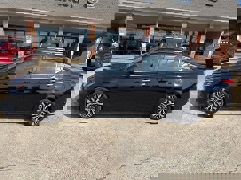 Used 2024 Nissan Altima 2.5 SV image 2