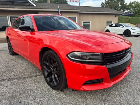 Used 2019 Dodge Charger SXT image 1