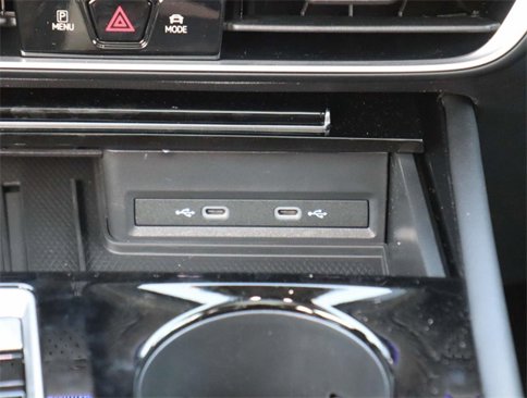 New 2025 Volkswagen Atlas Peak Edition SE image 17