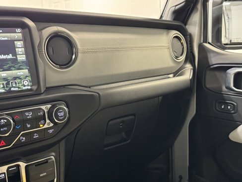 Used 2022 Jeep Wrangler Unlimited Sahara image 28