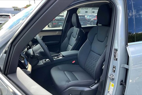 New 2026 Volvo XC90 B6 Plus w/ Protection Package Premier image 13