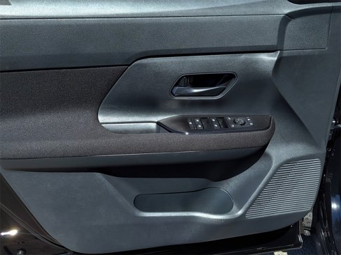 Used 2025 Nissan Kicks S image 10