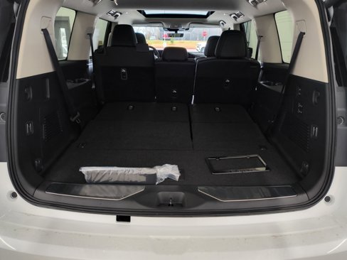 New 2025 INFINITI QX80 Luxe image 17