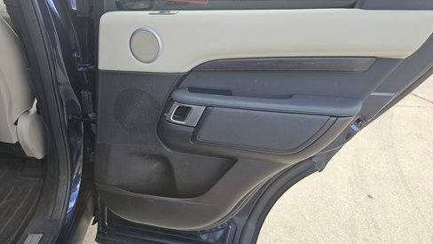 Used 2018 Land Rover Discovery HSE image 30