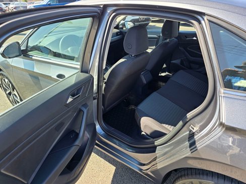 Used 2022 Volkswagen Jetta S image 17