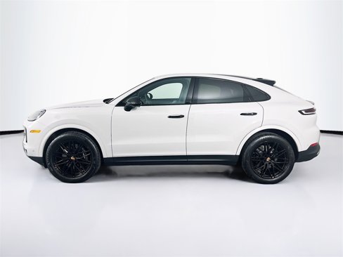 Used 2025 Porsche Cayenne Coupe image 2
