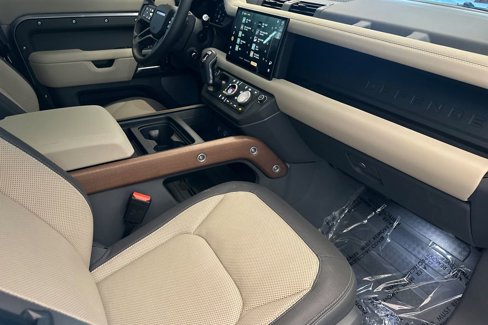 Used 2024 Land Rover Defender 130 X image 17