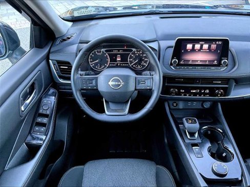 Certified 2025 Nissan Rogue SV image 17