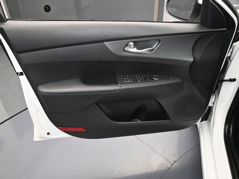 Used 2021 Kia Forte LXS image 12