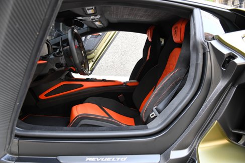Used 2025 Lamborghini Revuelto image 8