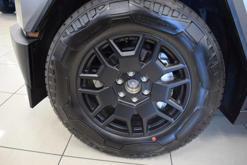 Used 2024 Tesla Cybertruck AWD Crew Cab image 10