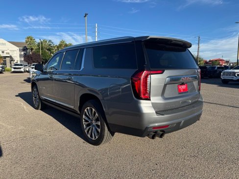 Used 2022 GMC Yukon XL Denali image 7