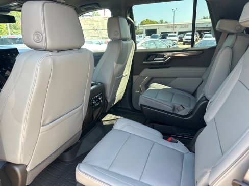 New 2025 GMC Yukon Elevation image 10