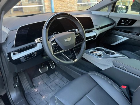 Used 2025 Cadillac Optiq Sport 2 image 2