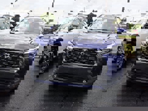 Used 2023 Toyota Corolla Cross XLE image 2