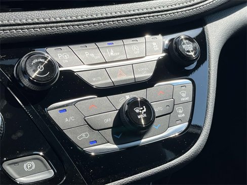 New 2025 Chrysler Pacifica Select image 24