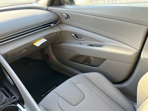 Used 2025 Hyundai Elantra SEL image 22