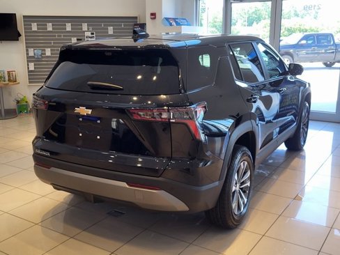 New 2026 Chevrolet Equinox LT w/ Convenience Package II image 2