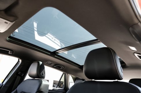 Used 2024 Volkswagen Atlas Cross Sport SE w/ Panoramic Sunroof Package image 4