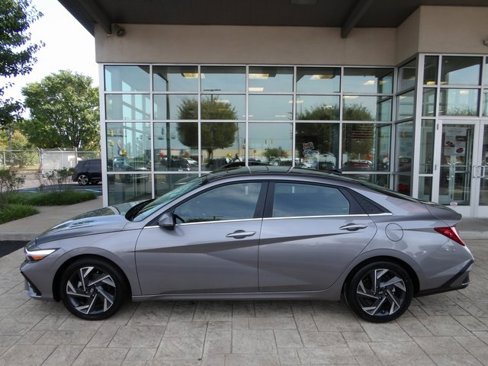 Used 2024 Hyundai Elantra Limited image 4