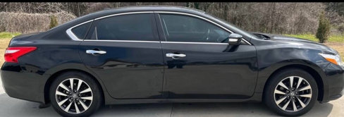 Used 2017 Nissan Altima 2.5 SL w/ Moonroof Package image 1