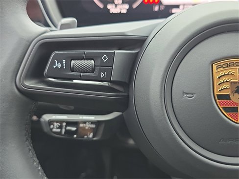 Used 2025 Porsche Cayenne image 17