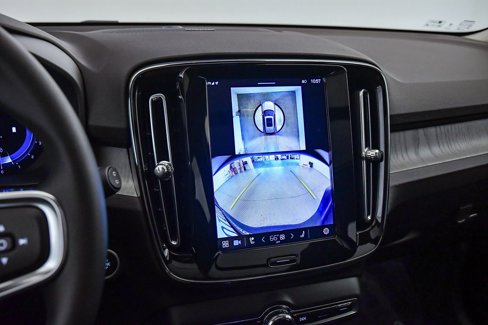 Certified 2025 Volvo XC40 B5 Ultra w/ Climate Package image 27