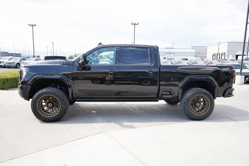 Used 2025 GMC Sierra 2500 AT4X image 3
