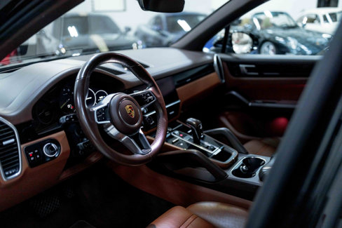 Used 2019 Porsche Cayenne E-Hybrid image 2