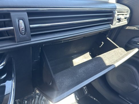 Used 2023 Lincoln Corsair AWD image 39