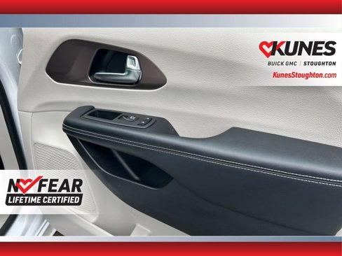 Used 2023 Chrysler Voyager LX image 48