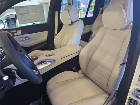 New 2026 Mercedes-Benz GLS 580 4MATIC image 17