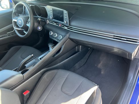 Used 2023 Hyundai Elantra SE w/ Preferred Accessory Package image 16